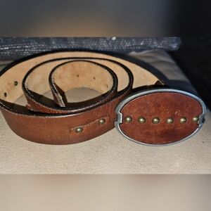 GAP Vintage Women's Brown Leather Belt with Brass Accents.(S)